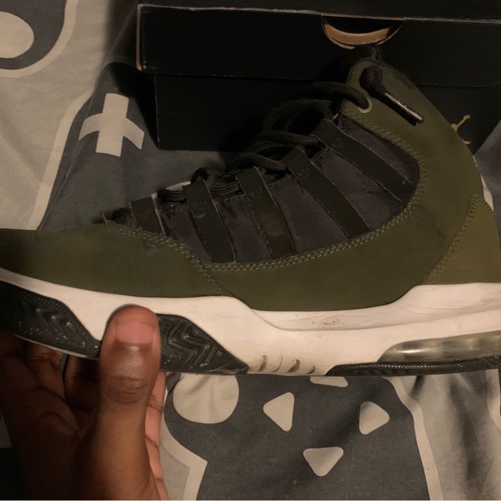 Green and black jordans good condition, size 7